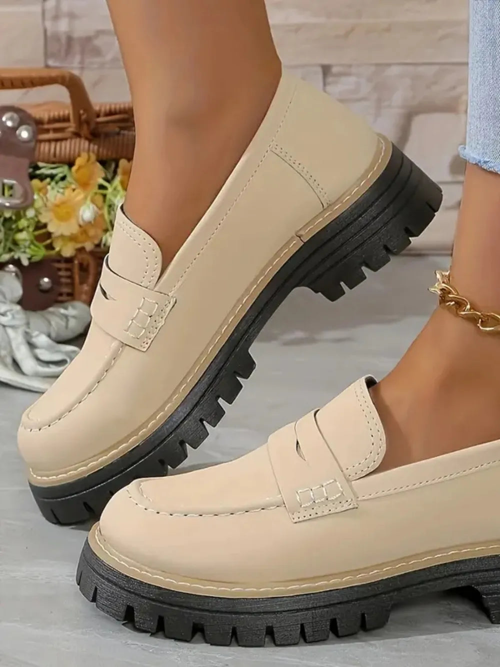 Casual sandblasted British style women's shoes with thick heels and retro design Beige