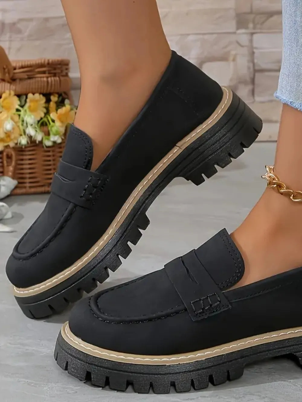 Casual sandblasted British style women's shoes with thick heels and retro design Black