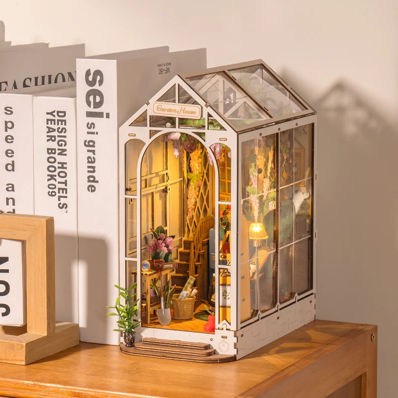Rolife Holiday Garden House DIY Book Nook Kit
